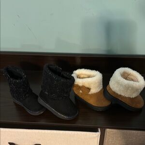 Lot of 2 boots toddler